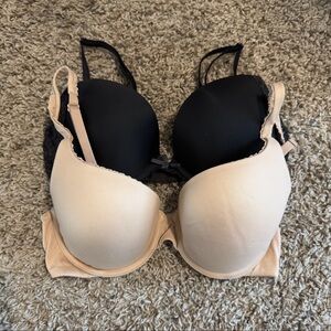 Bundle of 2 Victoria’s Secret 32D Bras